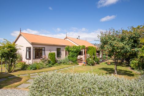 Photo of property in 77 Newcastle Street, Clyde, 9330