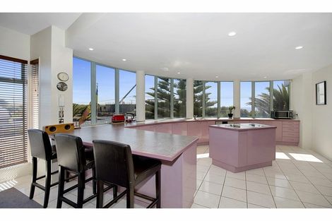 Photo of property in 191 Marine Parade, New Brighton, Christchurch, 8083