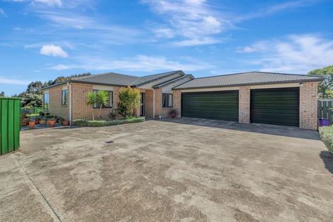 Photo of property in 13 Greenstone Place, Aotea, Porirua, 5024