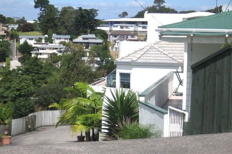 Photo of property in 2/28 Jellicoe Road, Murrays Bay, Auckland, 0630