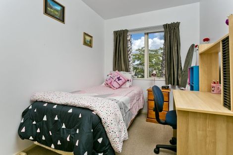 Photo of property in 3/31 Fields Parade, Oteha, Auckland, 0632