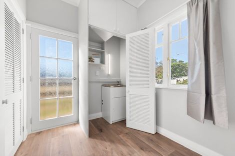 Photo of property in 5 York Street, Moera, Lower Hutt, 5010