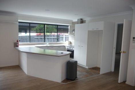 Photo of property in 1/55 Whitford Road, Botany Downs, Auckland, 2014