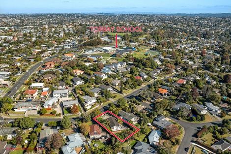 Photo of property in 8 Weatherly Road, Torbay, Auckland, 0630