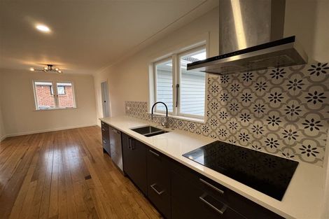 Photo of property in 71 Archibald Road, Kelston, Auckland, 0602