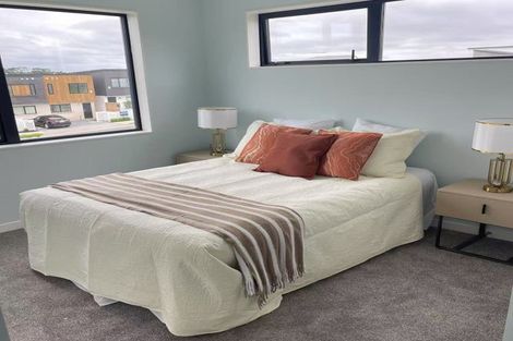 Photo of property in 8 Taipahitini Road, Rosehill, 2113