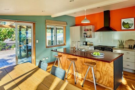 Photo of property in 42 Pukatea Street, Eastbourne, Lower Hutt, 5013