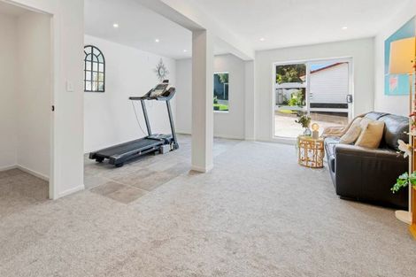 Photo of property in 44 Gosford Drive, Botany Downs, Auckland, 2010