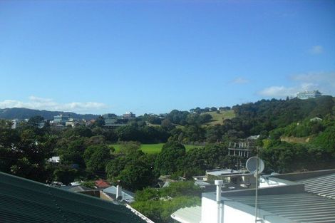 Photo of property in 11b Upper Lewisville Terrace, Thorndon, Wellington, 6011