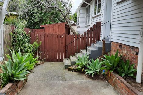 Photo of property in 142 Edgewater Drive, Pakuranga, Auckland, 2010