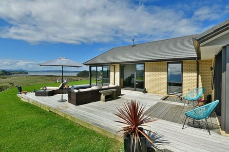 Photo of property in 137 Tuparekura Road, South Head, Helensville, 0874