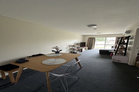 Photo of property in 2/242 Great North Road, Henderson, Auckland, 0612