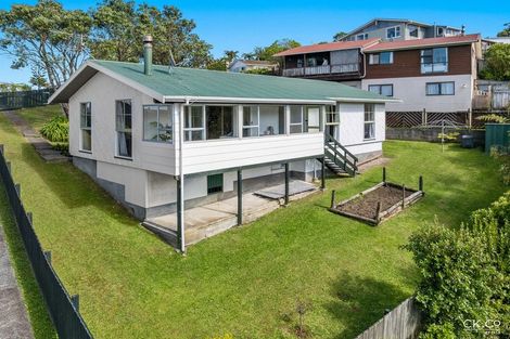 Photo of property in 3 Eastview Grove, Normandale, Lower Hutt, 5010