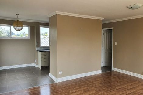 Photo of property in 27 Pahi Place, West Harbour, Auckland, 0618