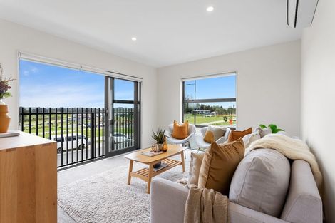 Photo of property in 10 Seafoam Road, Rosehill, Papakura, 2113