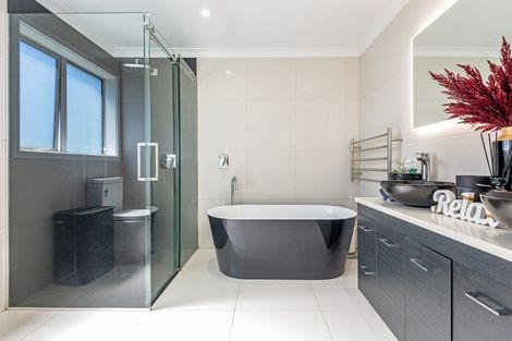 Photo of property in 2 Tutakarae Road, Kelvin Grove, Palmerston North, 4470