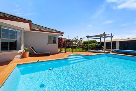 Photo of property in 11 Shelter Grove, Frankleigh Park, New Plymouth, 4310