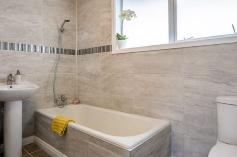 Photo of property in 2/11 Awarua Street, Elsdon, Porirua, 5022