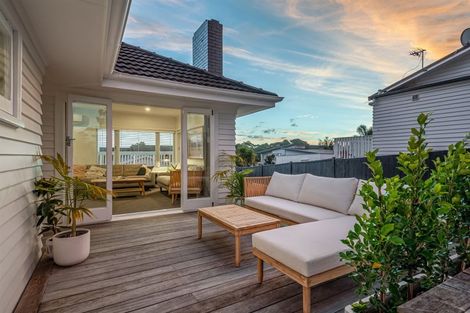 Photo of property in 2/232 East Coast Road, Forrest Hill, Auckland, 0620