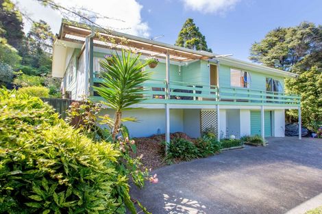 Photo of property in 68 Rauhuia Crescent, Parau, Auckland, 0604