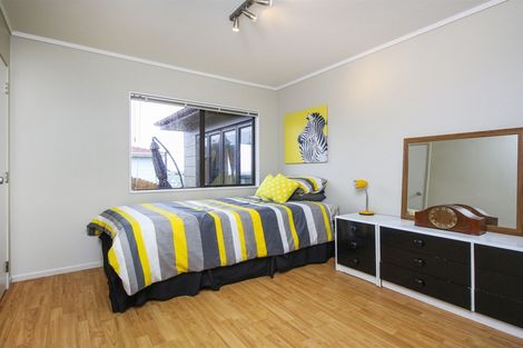 Photo of property in 16 Frosses Place, Massey, Auckland, 0614