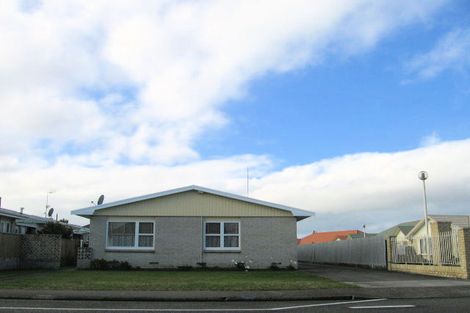 Photo of property in 1/210a Grove Road, Mayfair, Hastings, 4122