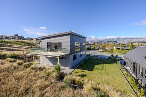 Photo of property in 60 Kirimoko Crescent, Wanaka, 9305