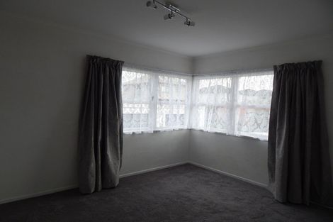 Photo of property in 2/124 Te Atatu Road, Te Atatu South, Auckland, 0610