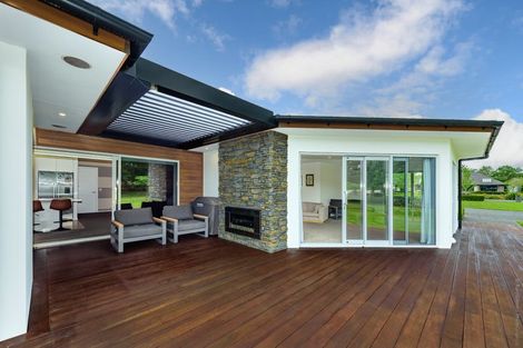 Photo of property in 28 Oakgrove Drive, Rangiora, 7400