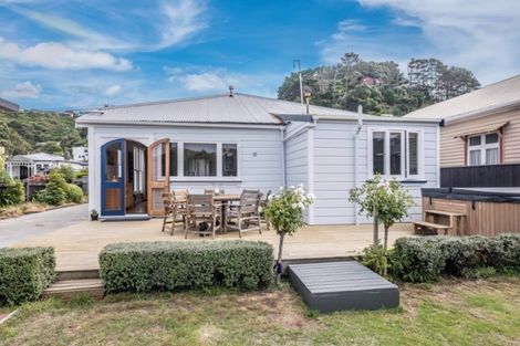 Photo of property in 47 Derwent Street, Island Bay, Wellington, 6023