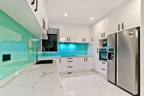 Photo of property in 91 San Valentino Drive, Henderson, Auckland, 0612