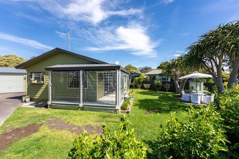 Photo of property in 88 Queens Road, Waikanae Beach, Waikanae, 5036
