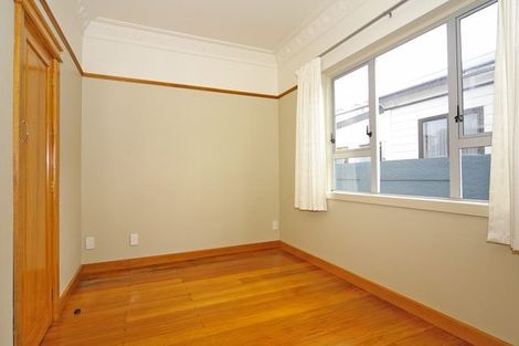 Photo of property in 104 Rongotai Road, Kilbirnie, Wellington, 6022