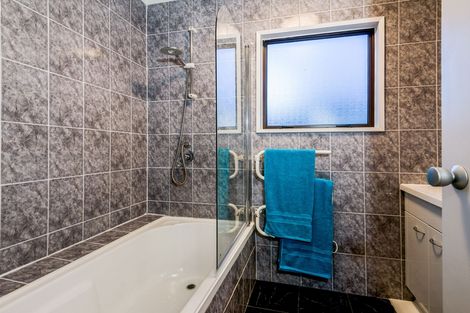 Photo of property in 16 Frosses Place, Massey, Auckland, 0614