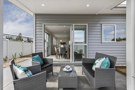 Photo of property in 49 Couldrey Crescent, Red Beach, 0932