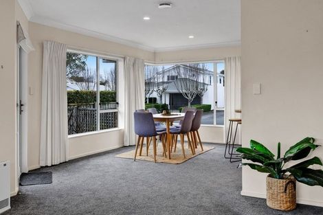 Photo of property in 18 Kinross Drive, Merrilands, New Plymouth, 4312