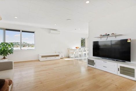 Photo of property in 8 Skyla Place, Massey, Auckland, 0614