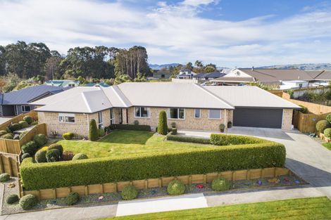 Photo of property in 28 Galea Grove, Kelvin Grove, Palmerston North, 4414