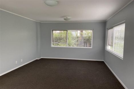 Photo of property in 2/50 Seaview Road, Castor Bay, Auckland, 0620