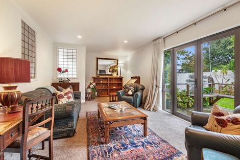 Photo of property in 19 Ashburn Lane, Awapuni, Palmerston North, 4412