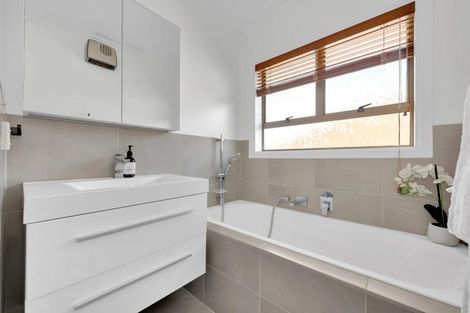 Photo of property in 8 Pegler Drive, Howick, Auckland, 2014