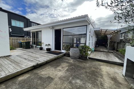 Photo of property in 5 Mana Esplanade, Paremata, Porirua, 5026