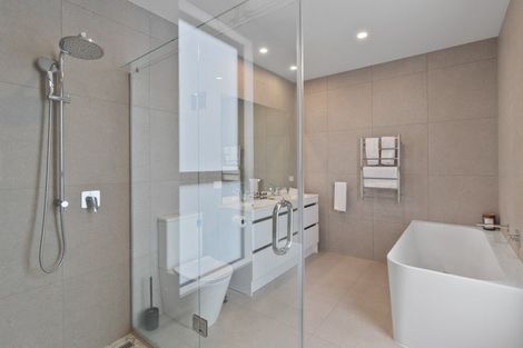 Photo of property in 32 Seacliffe Road, Hillsborough, Auckland, 1042