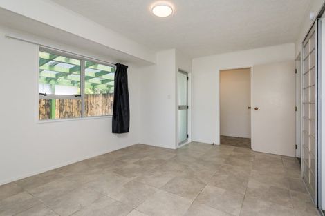 Photo of property in 33 Athena Drive, Totara Vale, Auckland, 0629