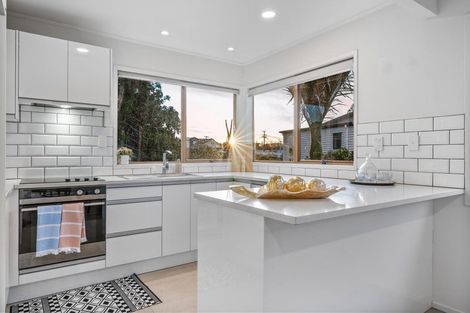 Photo of property in 34 Kelman Road, Kelston, Auckland, 0602