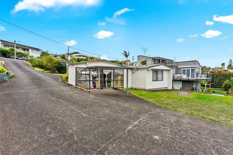Photo of property in 10 Ardern Avenue, Stanmore Bay, Whangaparaoa, 0932