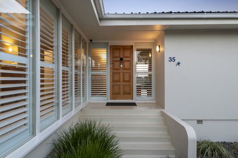 Photo of property in 35 Onewa Road, Northcote, Auckland, 0627