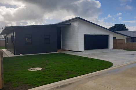 Photo of property in 93b Sandspit Road, Waiuku, 2123