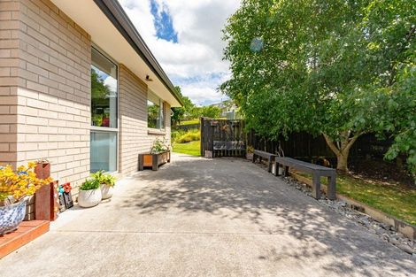 Photo of property in 16 Gavinike Place, Waimauku, 0812