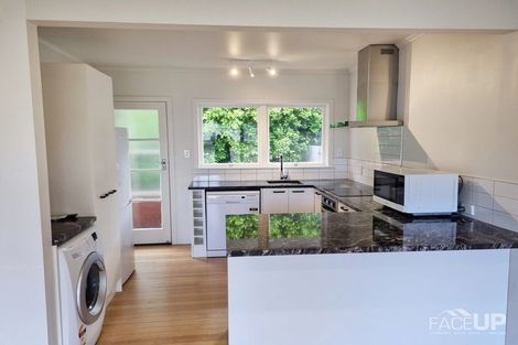 Photo of property in 2/35 Shakespeare Road, Milford, Auckland, 0620